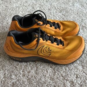 Topo Athletic Men’s MTN Racer 3 Size 11 Mango/Expresso (lightly used)